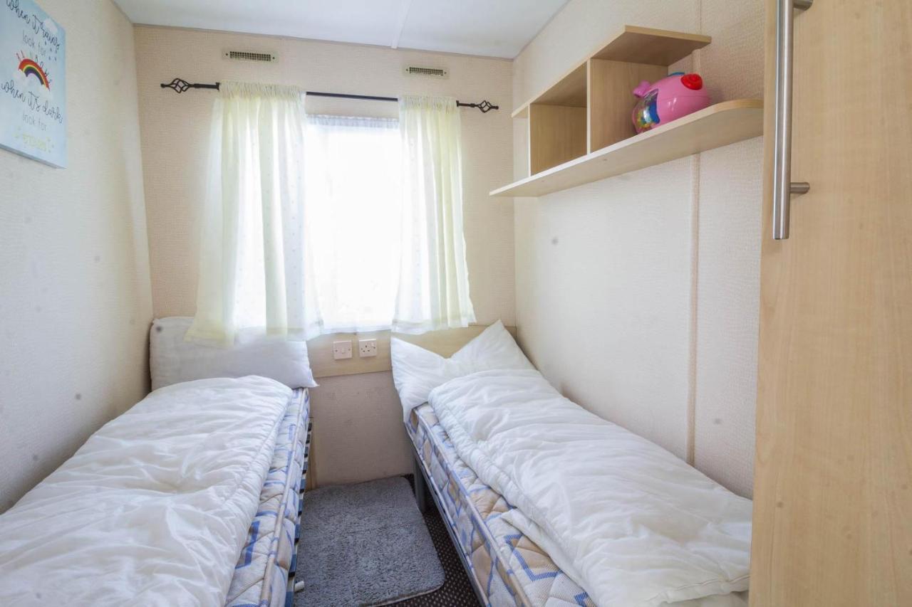 Great 8 Berth Caravan For Hire At Southview Holiday Park In Skegness Ref 33025E Екстер'єр фото