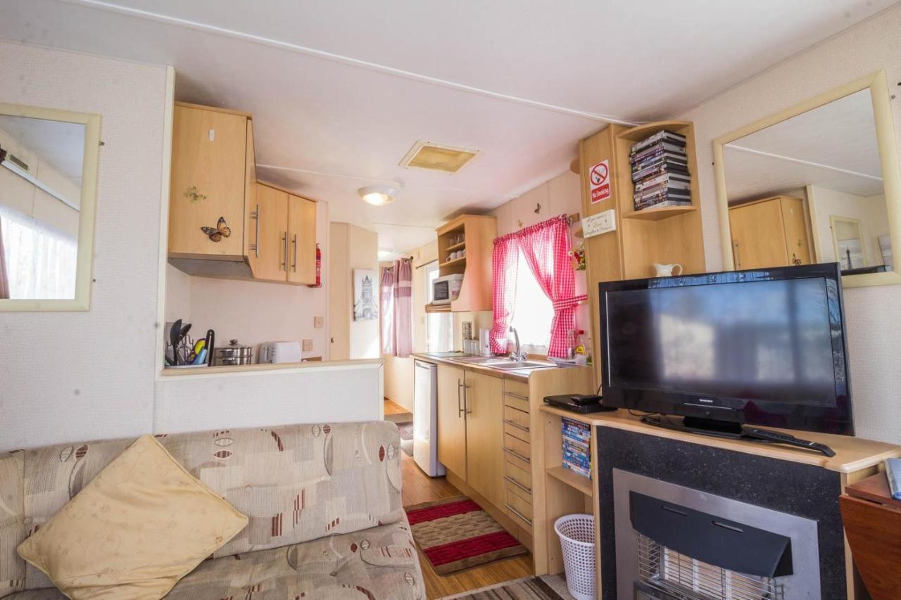 Great 8 Berth Caravan For Hire At Southview Holiday Park In Skegness Ref 33025E Екстер'єр фото